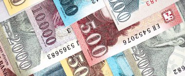 Macar Forints para birimi faturaları büyük miktarda. Yığınla HUF para birimi banknotu ve farklı değerler yakın çekim