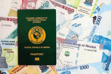 Nijerya naira para birimi faturaları ve pasaport kapatılıyor. Seyahat ve tatil kavramı