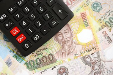 Vietnam dong para birimi faturaları ve hesap makinesi kapatılıyor. Vergilendirme ve para sayımı kavramı