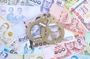 Tayland baht para birimi faturaları ve kelepçeler kapanıyor. Suç kavramı