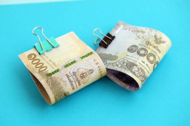 Tayland baht para faturaları büyük miktarda mavi yakın plan. Finans ve bankacılık kavramı