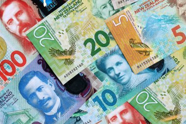 Yeni Zelanda para banknotları yakın planda büyük miktarda. Yeni Zelanda 'da zengin yaşam konsepti. İş ve ekonomi