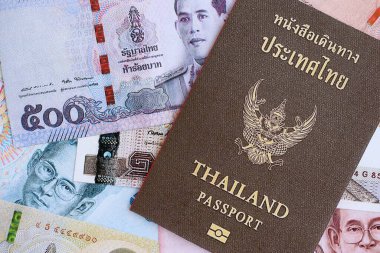 Tayland baht para birimi faturaları ve pasaport kapanıyor. Seyahat ve tatil kavramı