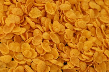 Mısır gevreği arkaplanı ve dokuyu kapatır. Sabah kahvaltısı için mısır gevreği.