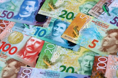 Yeni Zelanda para banknotları yakın planda büyük miktarda. Yeni Zelanda 'da zengin yaşam konsepti. İş ve ekonomi