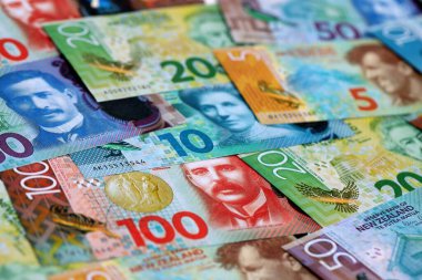 Yeni Zelanda para banknotları yakın planda büyük miktarda. Yeni Zelanda 'da zengin yaşam konsepti. İş ve ekonomi