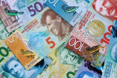 Yeni Zelanda para banknotları yakın planda büyük miktarda. Yeni Zelanda 'da zengin yaşam konsepti. İş ve ekonomi