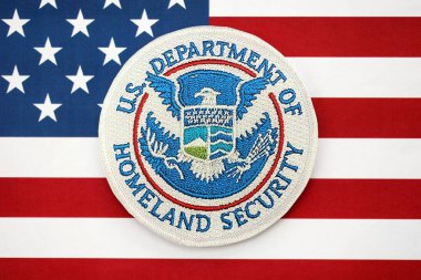 KYIV, UKRAINE - 7 Ekim 2025 ABD İç Güvenlik Bakanlığı ABD bayrağını kapatıyoruz.