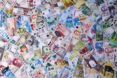 Farklı ülkelerden gelen para. Büyük meblağda nakit. Döviz Borsası kavramı