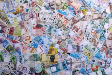 Farklı ülkelerden gelen para. Büyük meblağda nakit. Döviz Borsası kavramı
