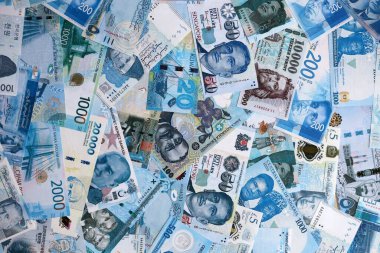 Çeşitli para birimleri, banknotlar, tam çerçeve. Farklı ülkelerden gelen birçok nakit para yığını yakın mesafede. Dünya ekonomisi ve döviz kuru kavramı