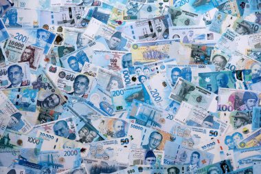 Çeşitli para birimleri, banknotlar, tam çerçeve. Farklı ülkelerden gelen birçok nakit para yığını yakın mesafede. Dünya ekonomisi ve döviz kuru kavramı