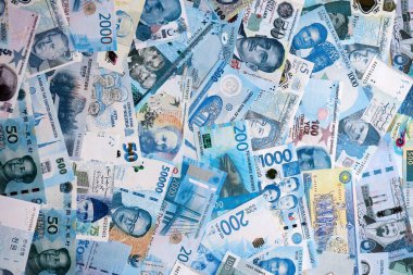 Çeşitli para birimleri, banknotlar, tam çerçeve. Farklı ülkelerden gelen birçok nakit para yığını yakın mesafede. Dünya ekonomisi ve döviz kuru kavramı