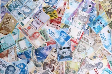 Dünyanın birçok para biriminden farklı banknotlar. Büyük para yığını kapanır.