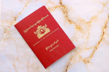 Masada Myanmar pasaportu var. Myanmar vatandaşları için resmi kimlik belgesi. Seyahat ve turizm kavramı