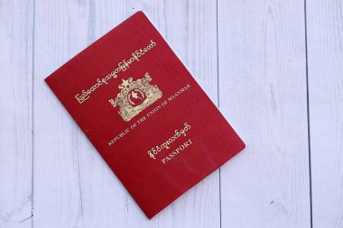 Masada Myanmar pasaportu var. Myanmar vatandaşları için resmi kimlik belgesi. Seyahat ve turizm kavramı