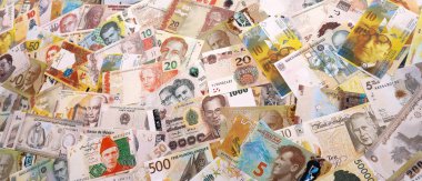 Çeşitli para birimleri para banknotları sarı ve turuncu renklerde. Farklı ülkelerden gelen birçok nakit para yığını yakın mesafede. Dünya ekonomisi ve döviz kuru kavramı