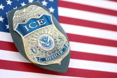 KYIV, UKRAINE - 31 Ekim 2025 ABD Göçmenlik ve Gümrük Muhafaza ve Gümrük Bürosu ICE ajanı rozeti
