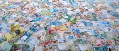 Farklı ülkelerden gelen para. Büyük meblağda nakit. Döviz Borsası kavramı