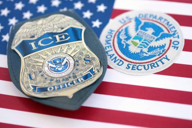 KYIV, UKRAINE - 31 Ekim 2025 ABD Göçmenlik ve Gümrük Muhafaza ve Gümrük Bürosu ICE ajanı rozeti