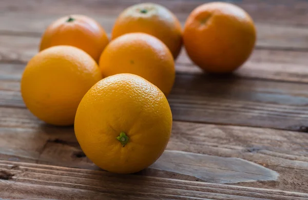 Апельсини на столі — стокове фото