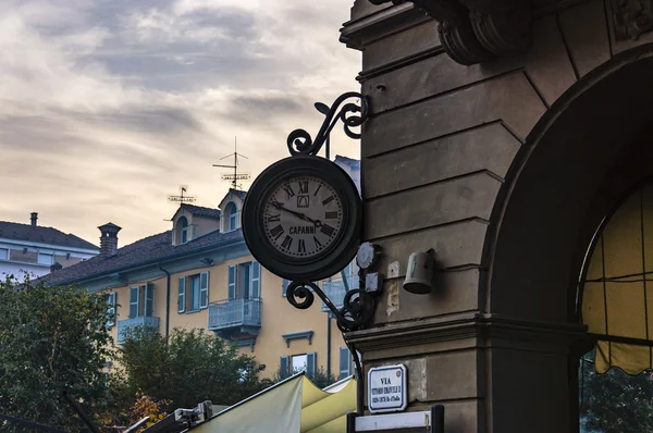 Calle en Alba Cuneo Piemonte — Foto de Stock