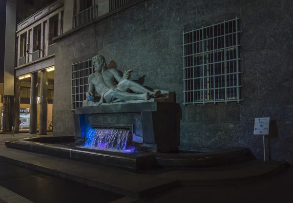 PO ve Dora heykeller, Turin merkezinde — Stok fotoğraf