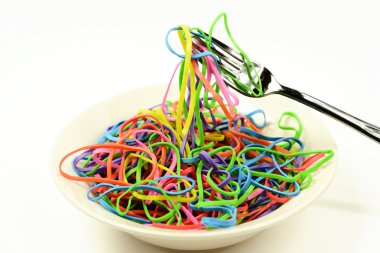 Lastik bantlar spagetti saçtan