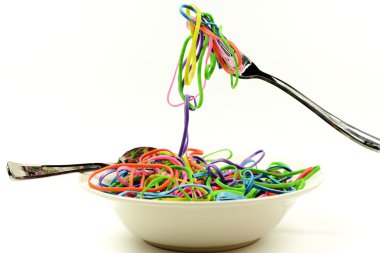 Lastik bantlar spagetti saçtan