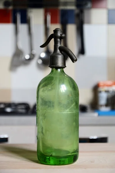 Vintage seltzer bottle on table — Stock Photo, Image