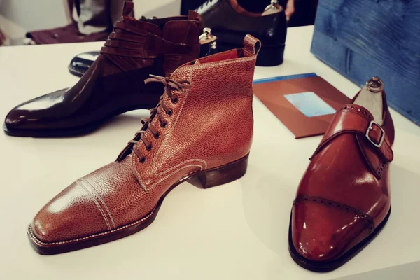 Uomo scarpe di lusso fatte a mano — Foto Stock