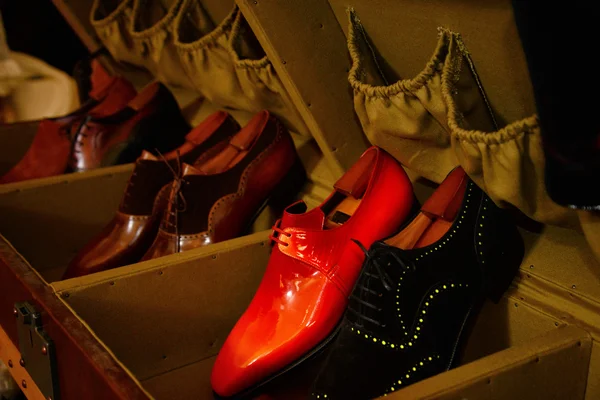 Hombre de lujo zapatos rojos hechos a mano —  Fotos de Stock