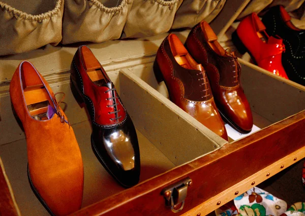 Hombre zapatos hechos a mano de lujo —  Fotos de Stock