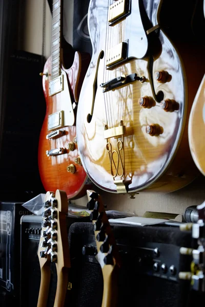 Group of guitars in exposition — Stock Photo, Image