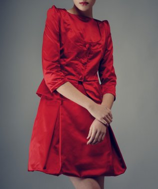 lüks moda Kırmızı elbiseli zarif kadın