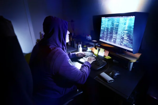 Pericoloso hacker rubare dati concetto — Foto Stock