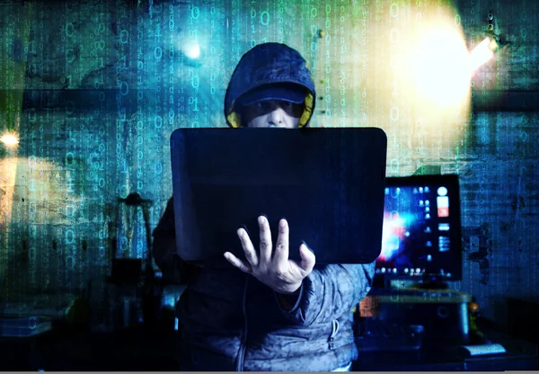 Gefährliche Hacker stehlen Daten -Konzept — Stockbild Gefährliche Hacker stehlen Daten -Konzept — Stockfoto