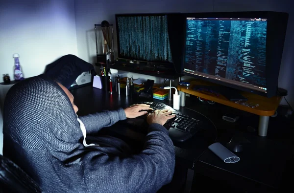 Pericoloso hacker rubare dati concetto — Foto Stock