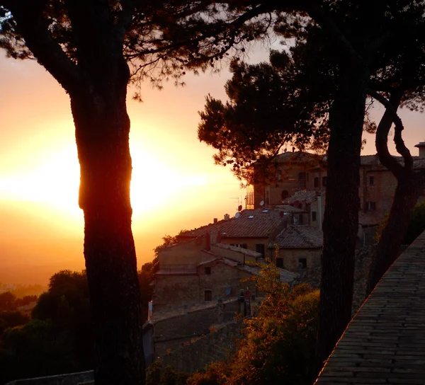 Visa vid solnedgången i Volterra i Toscana — Stockfoto