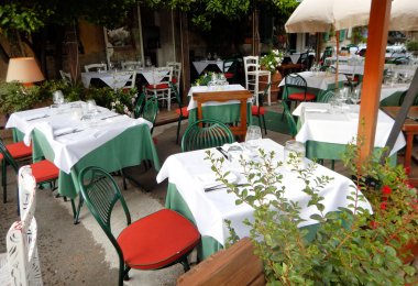 Bolgheri, İtalya - 13 Temmuz 2016: tavern detayını Ortaçağ VILL