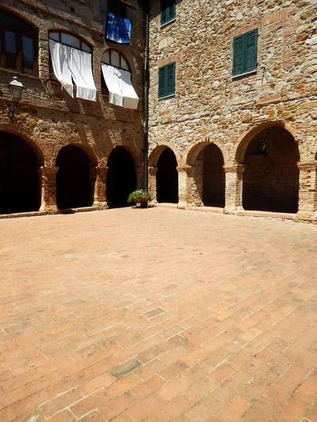 Вид на середньовічне містечко в Тоскані — стокове фото