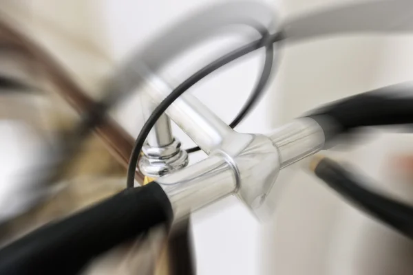 Kézzel készített egyedi luxust kerékpár elmosódott háttér — Stock Fotó