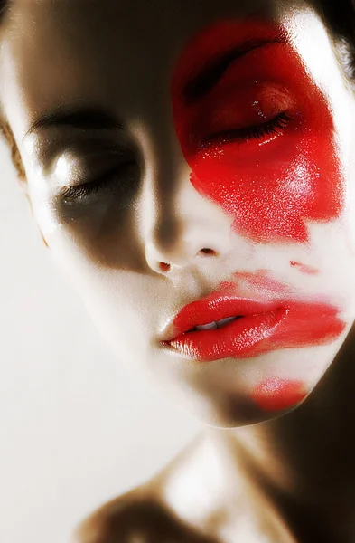 Schönheit mit rotem Lippenstift-Make-up — Stockfoto