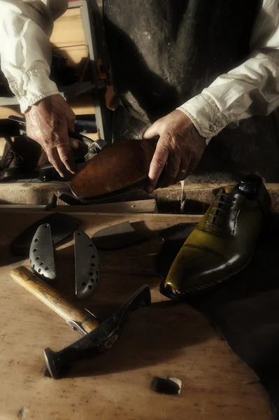 Craftsman making luxury handmade man shoes — Stock Photo, Image