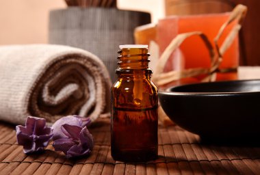Spa natürmort sabun, banyo tuzu, krem, havlu, mumlar ile