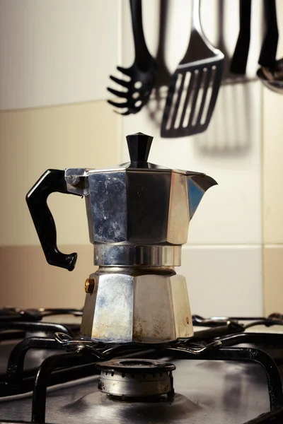 Italian vintage coffeepot on kitchen stove — Stock Photo, Image