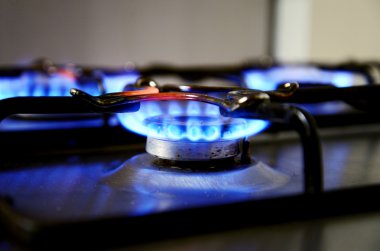 gaz sobası - enerji kavramı mavi alevlerden