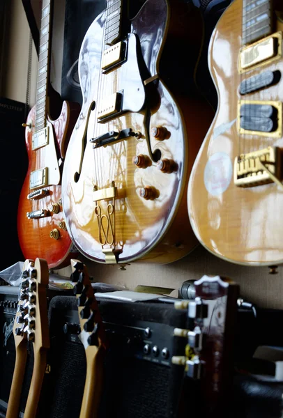 Group of guitars in exposition — Stock Photo, Image