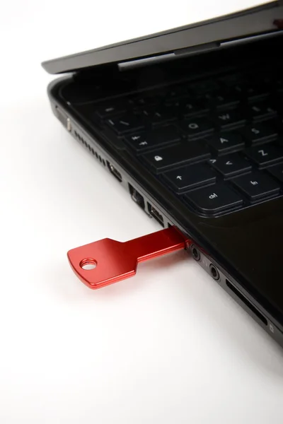 Tecla usb rojo en el teclado negro —  Fotos de Stock