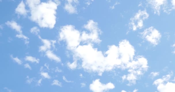 Cloudscape in a blue sky. Original clip 4k. — Stock Video